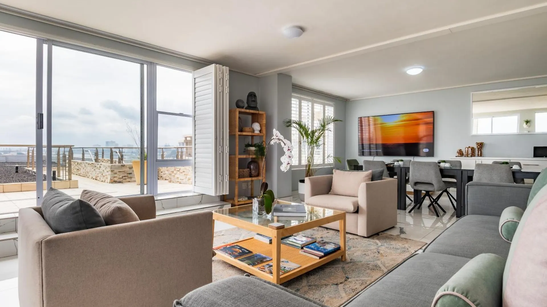 Lagoon Shoreline Penthouse Cape Town Apartment