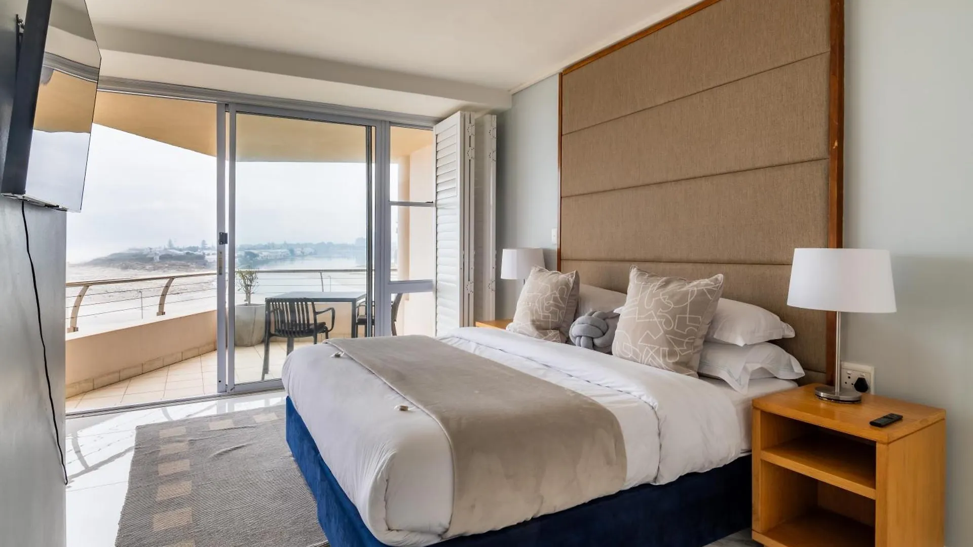 Lagoon Shoreline Penthouse Cape Town Apartment