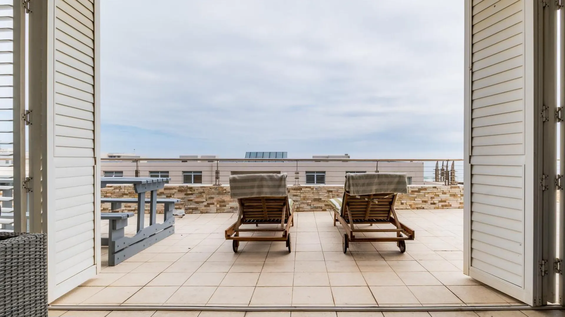 Lagoon Shoreline Penthouse Cape Town Apartment