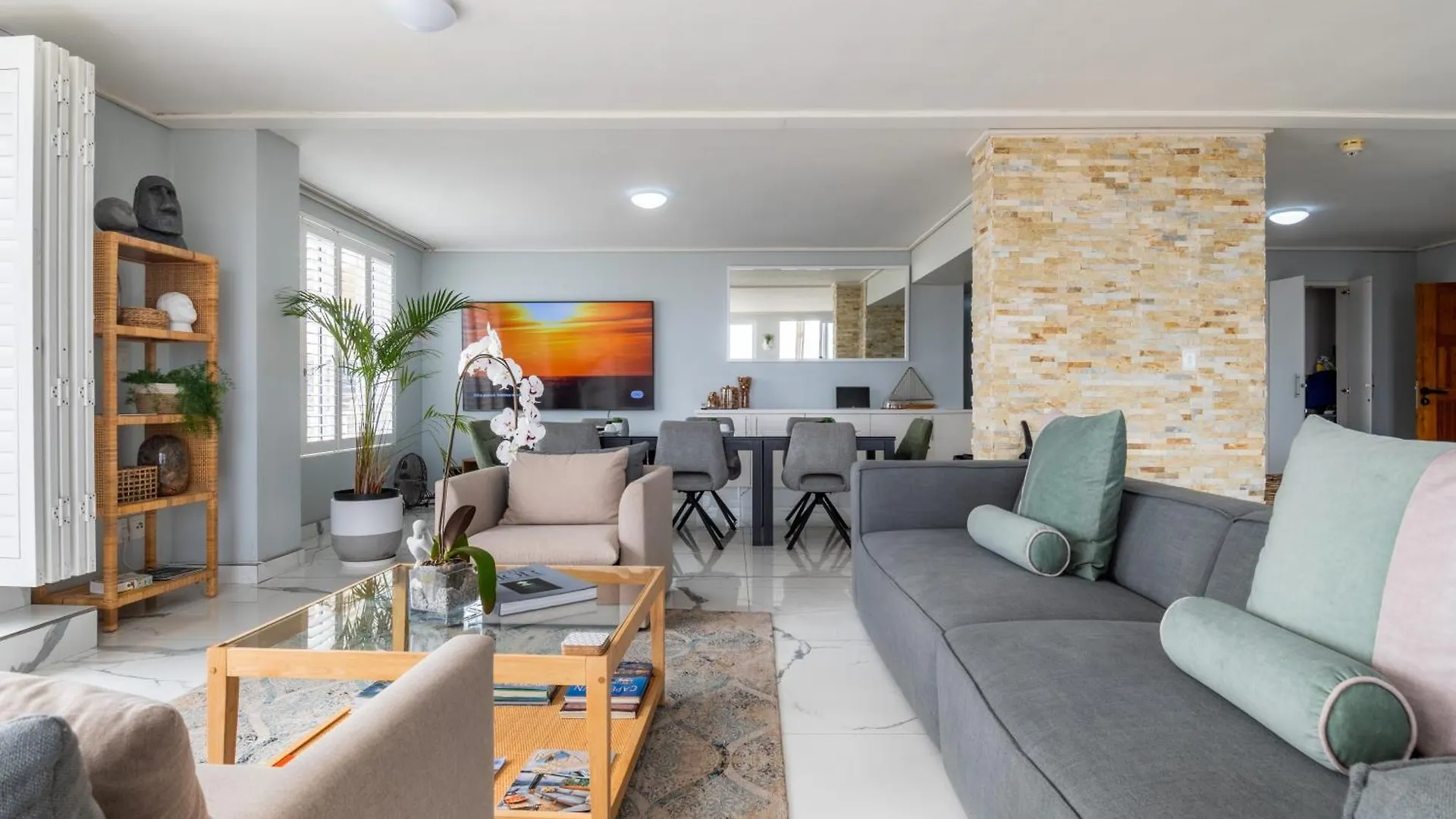 Lagoon Shoreline Penthouse Cape Town Apartment